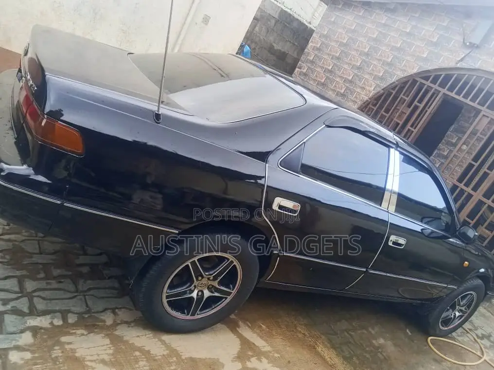 Toyota Camry 2000 Black