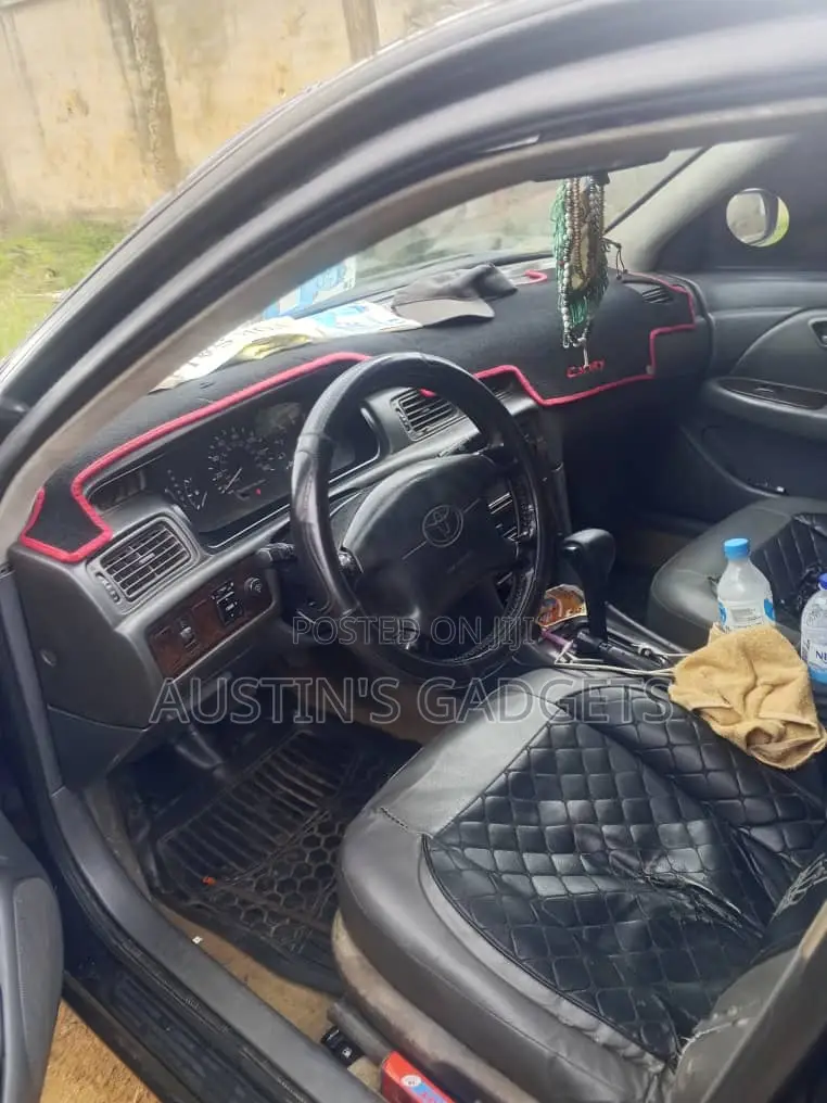 Toyota Camry 2000 Black