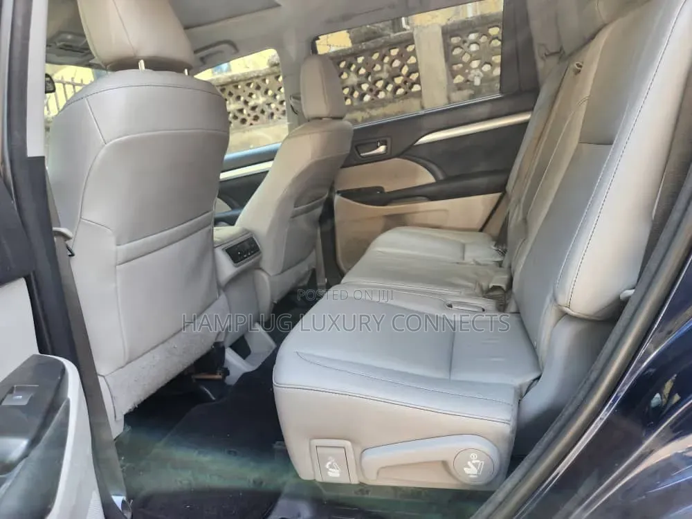 Toyota Highlander 2019 Blue