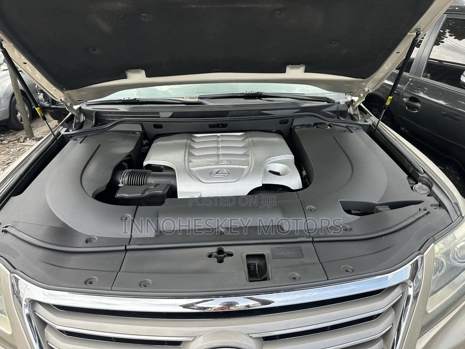 Lexus LX 570 AWD 2013 Gold