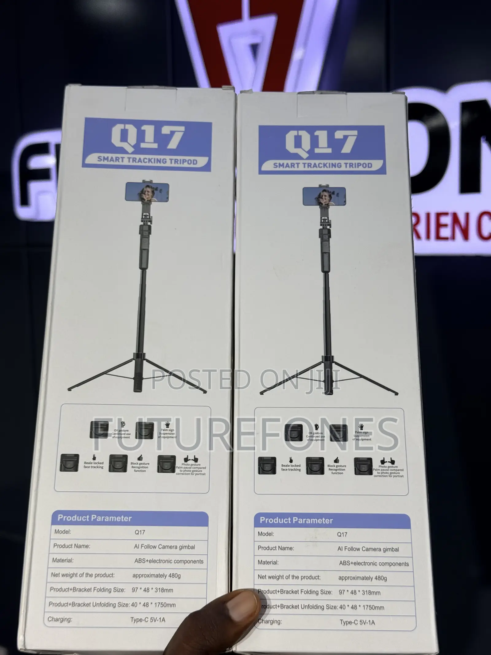 Q17 Smart Tracking Tripod