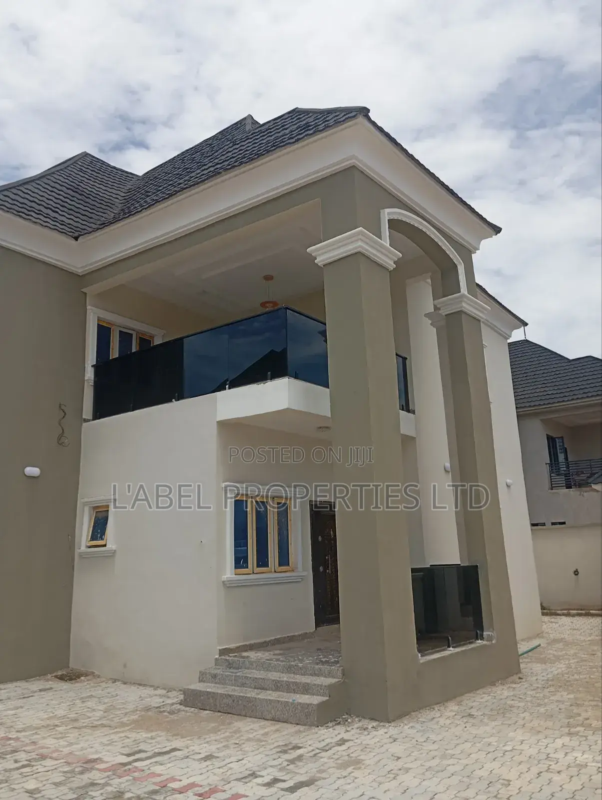 5bdrm Duplex in Standard Estate for rent