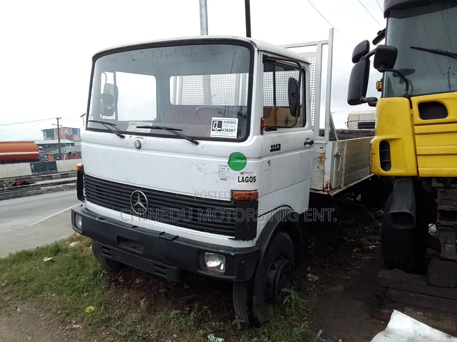Mercedes 11-17 Truck Half Bucket
