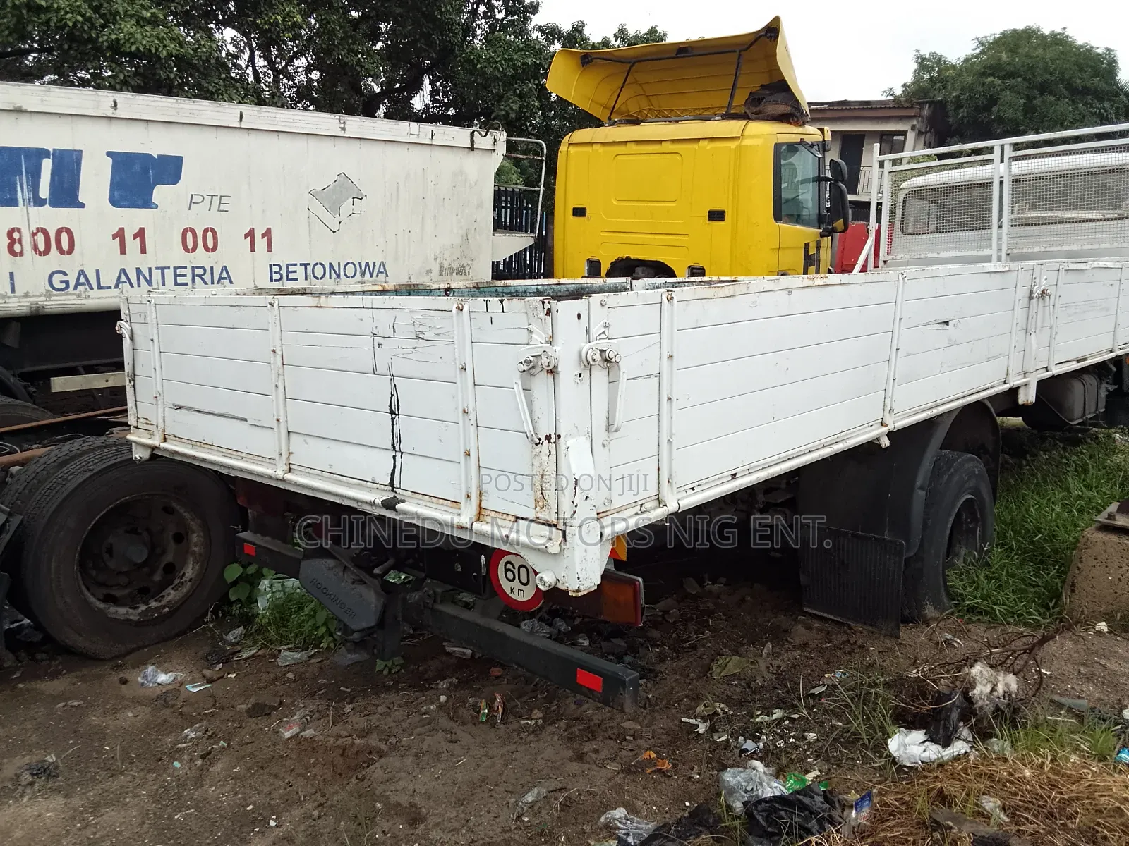 Mercedes 11-17 Truck Half Bucket
