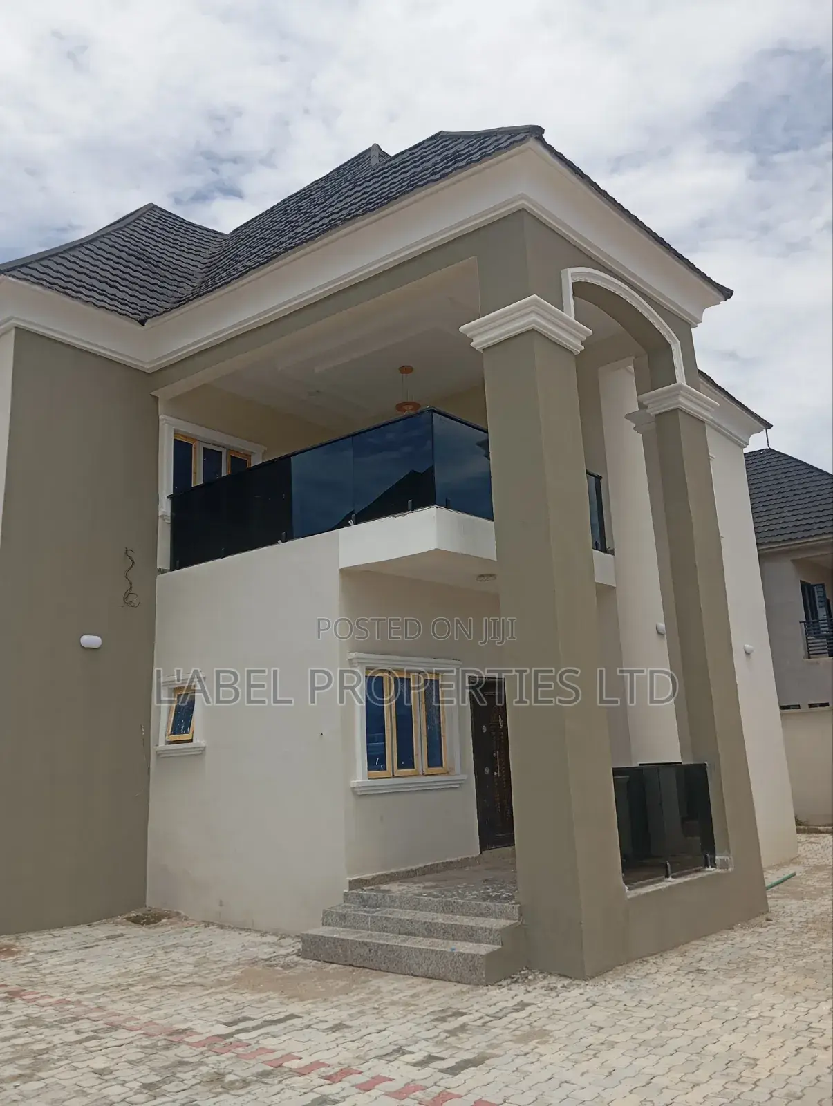 5bdrm Duplex in Standard Estate for rent