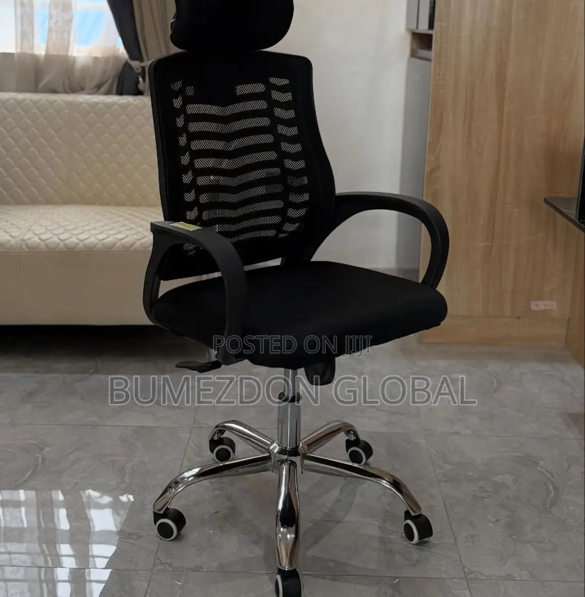 Ergonomic Mesh Office Chair With Headrest ><