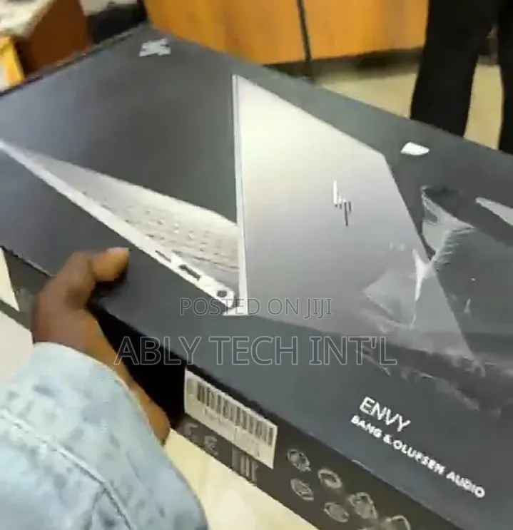 New Laptop HP Envy 13 8GB Intel Core i7 SSD 512GB