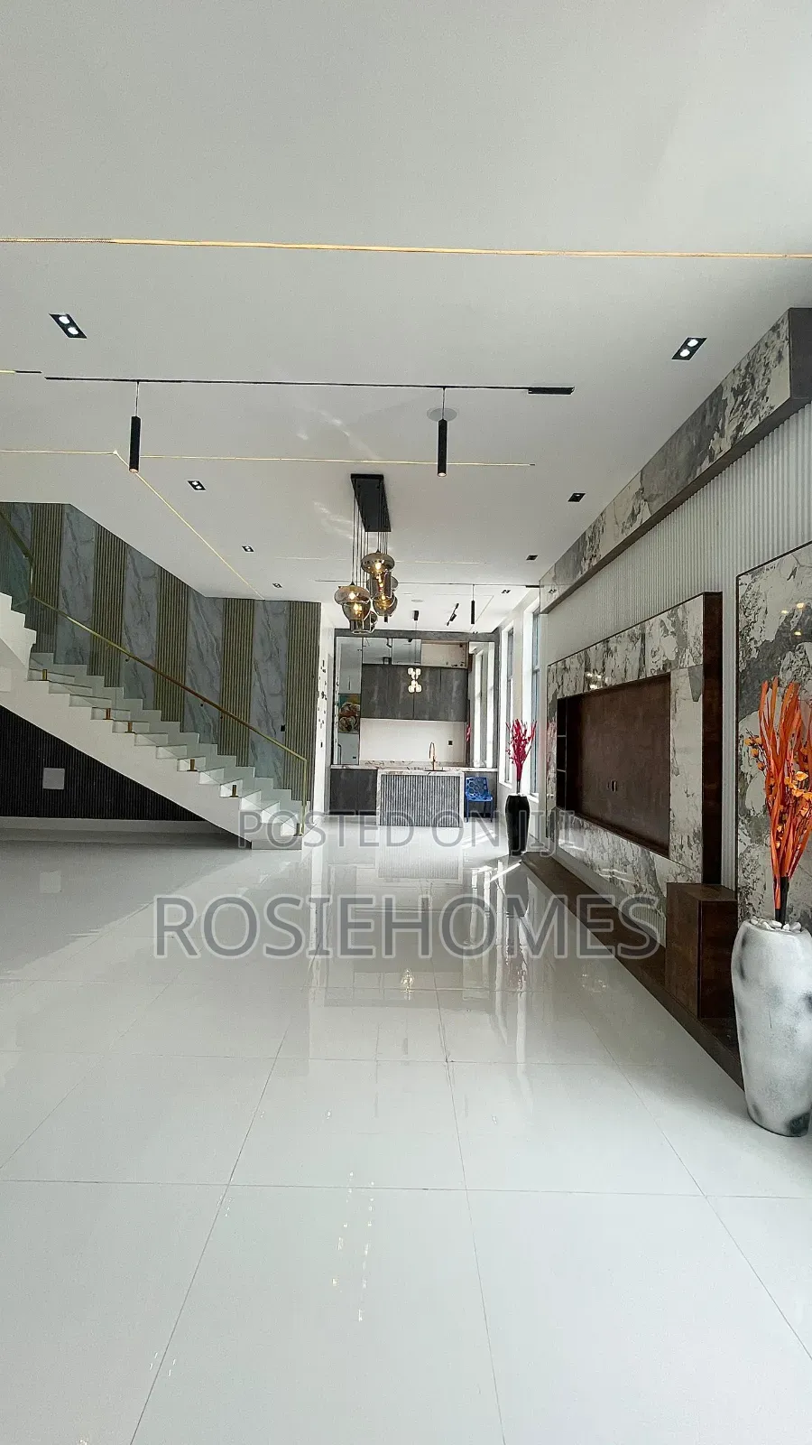 5bdrm Duplex in Free Estate, Chevron for sale