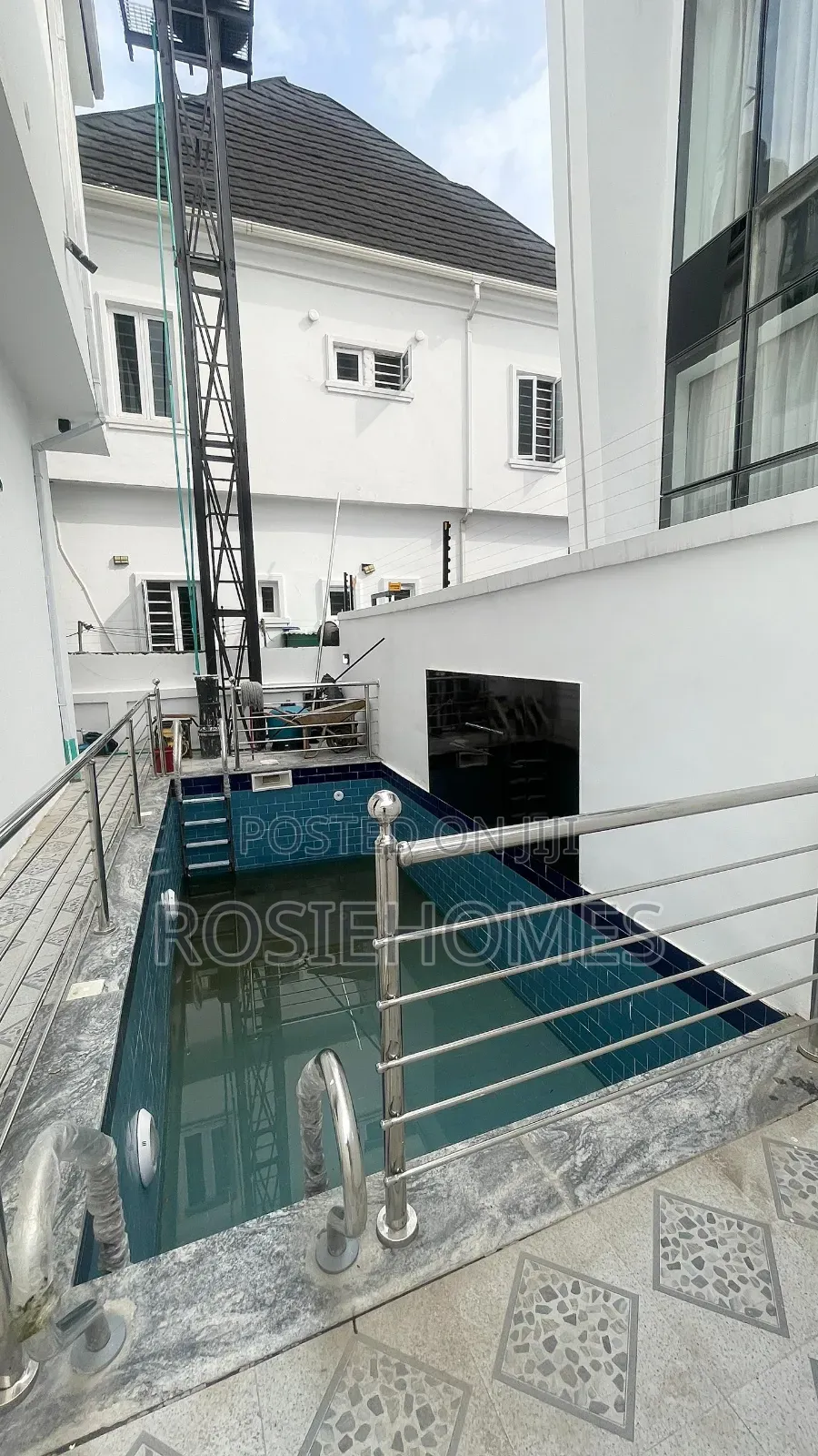 5bdrm Duplex in Free Estate, Chevron for sale