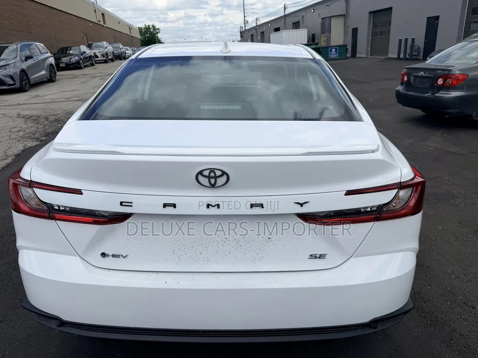 Toyota Camry SE 2025 White