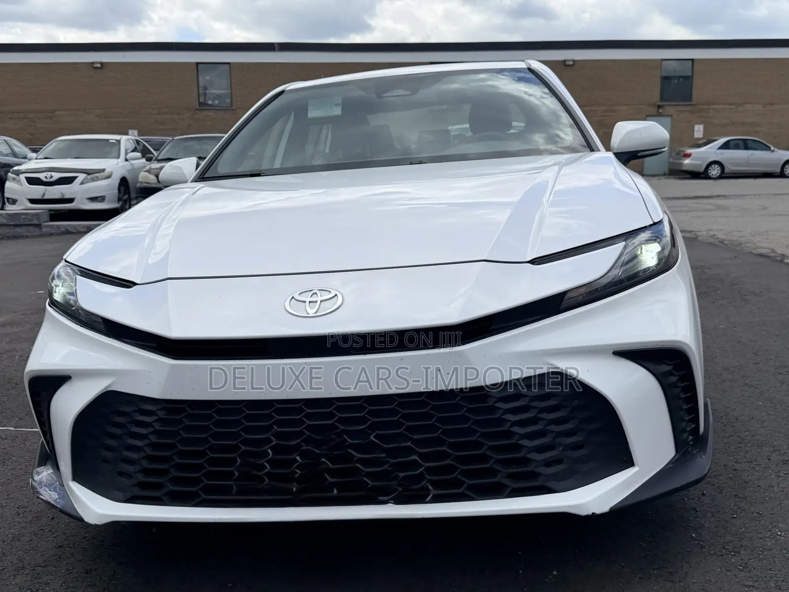 Toyota Camry SE 2025 White