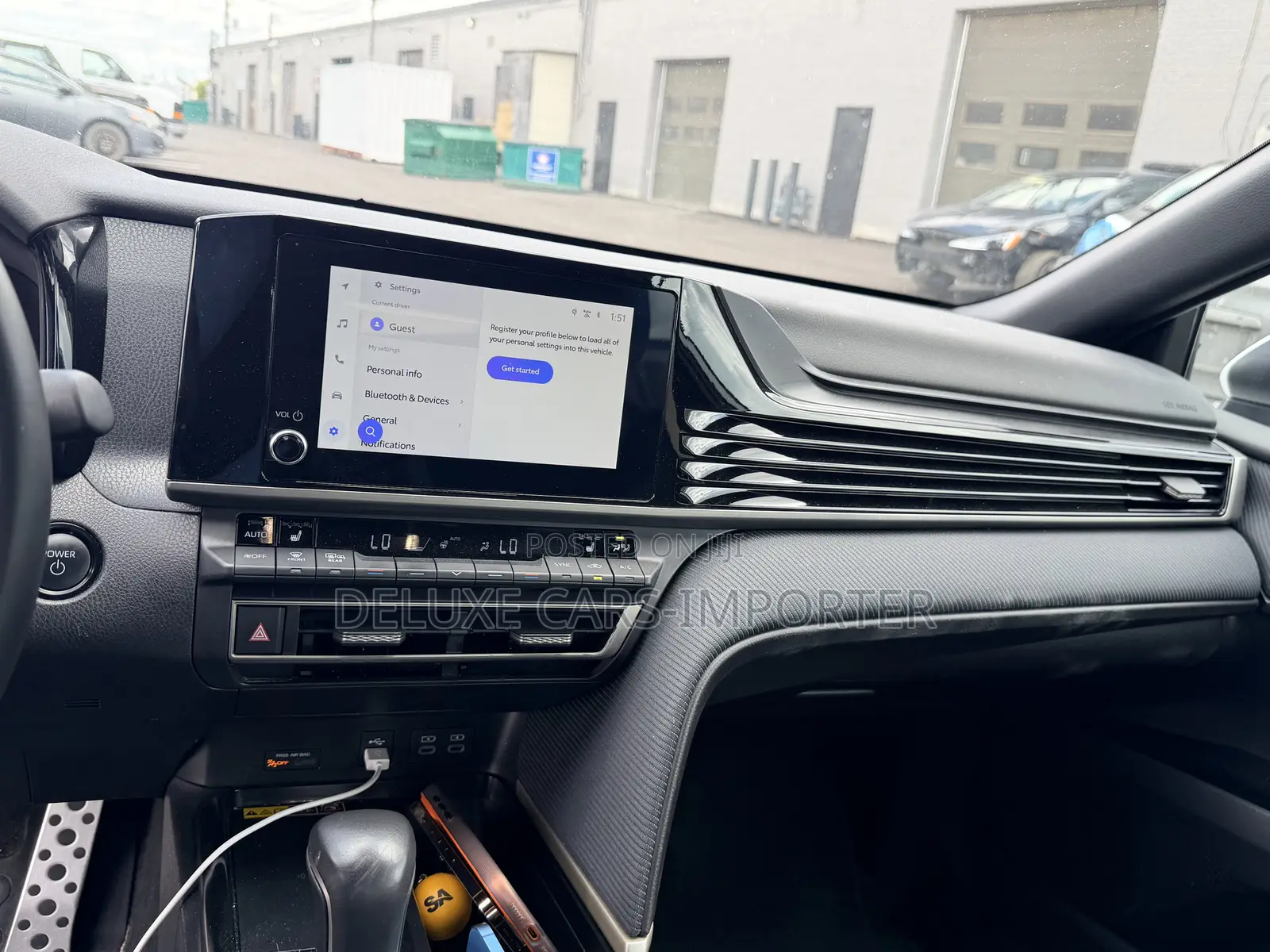 Toyota Camry SE 2025 White