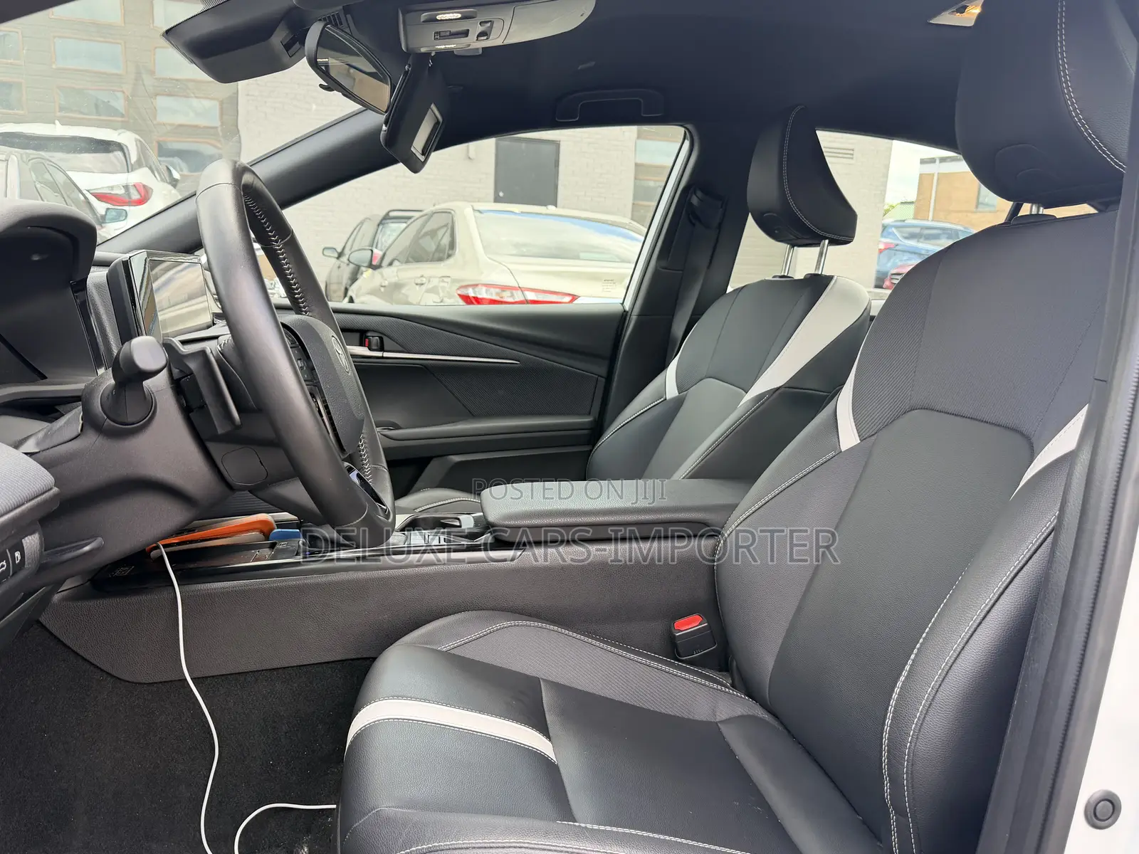 Toyota Camry SE 2025 White