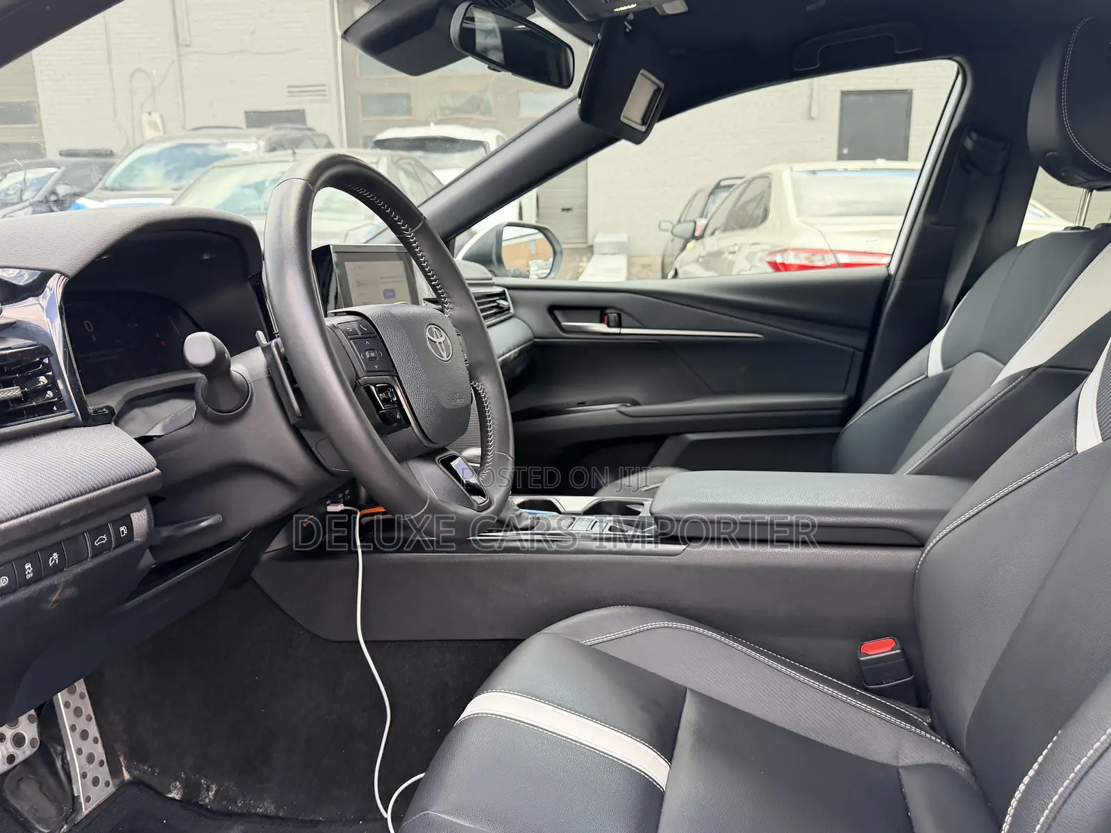 Toyota Camry SE 2025 White