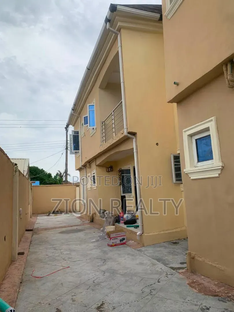 2bdrm Apartment in New Road, Awoyaya for rent