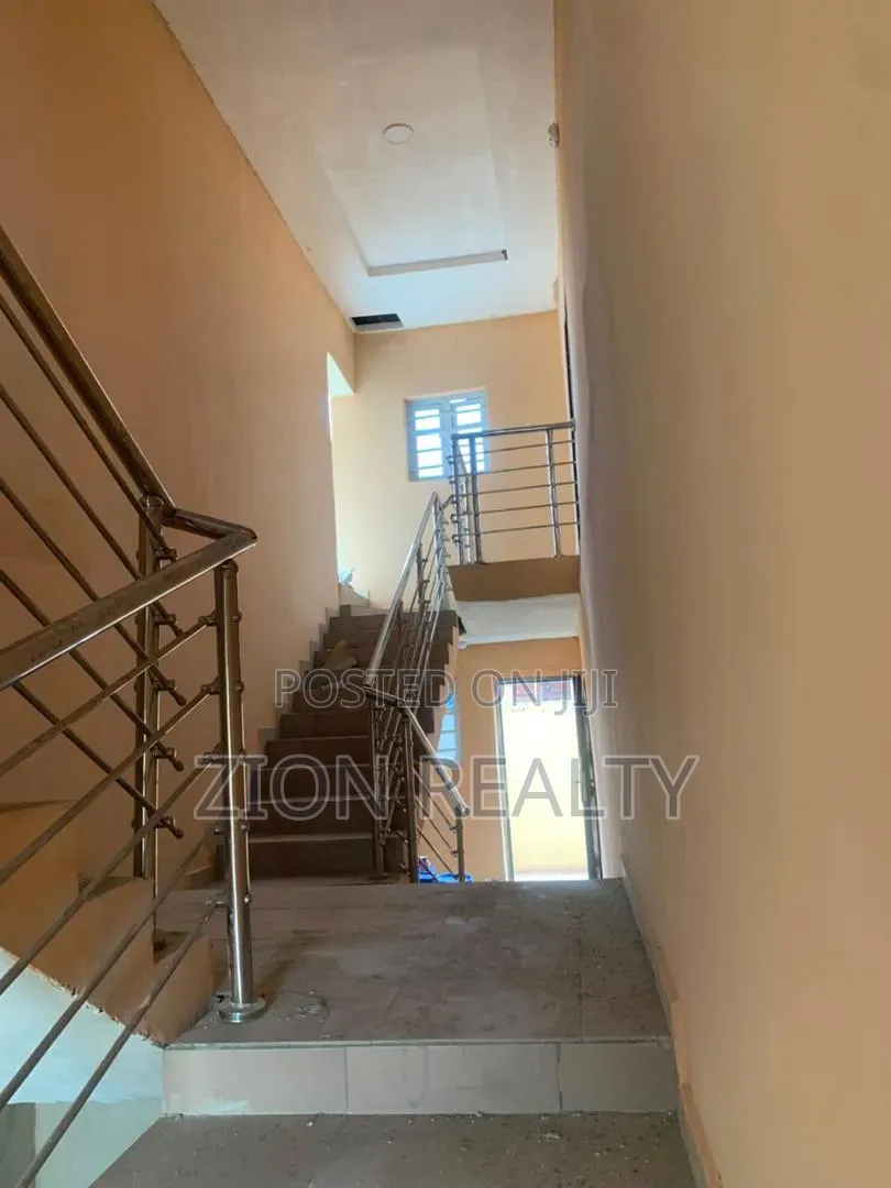 2bdrm Apartment in New Road, Awoyaya for rent