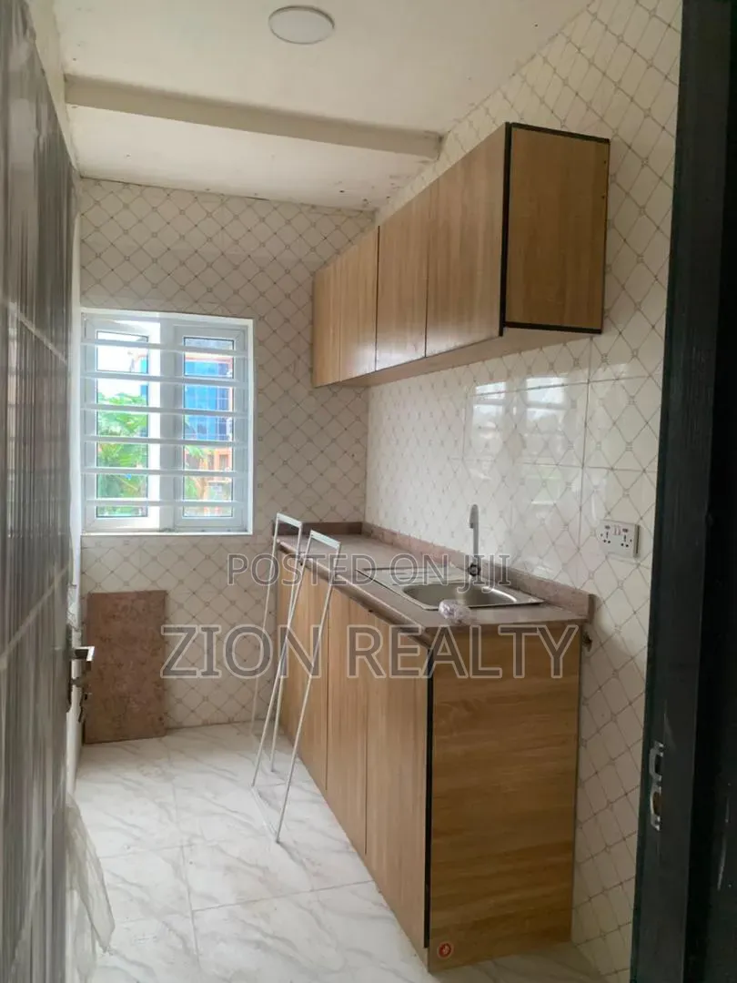 2bdrm Apartment in New Road, Awoyaya for rent