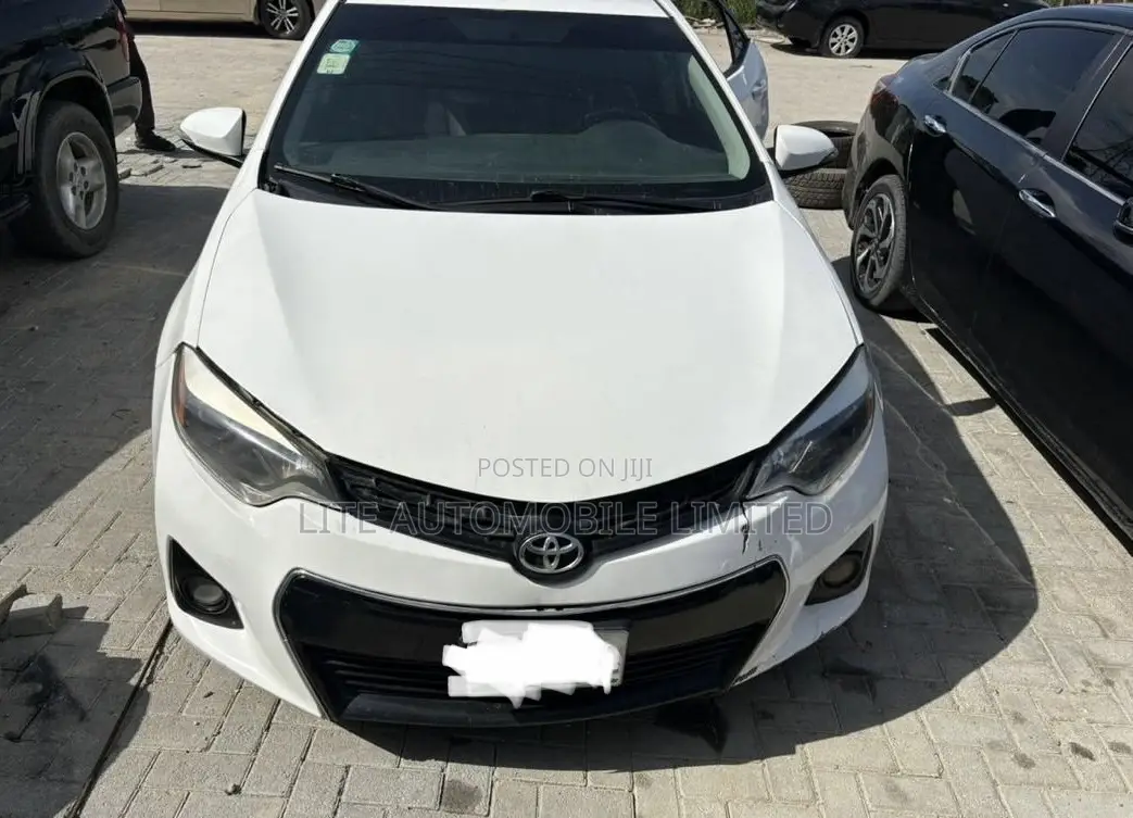 Toyota Corolla LE 4dr Sedan (1.8L 4cyl CVT) 2016 White