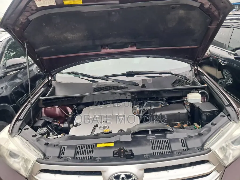 Toyota Highlander 2012 Maroon