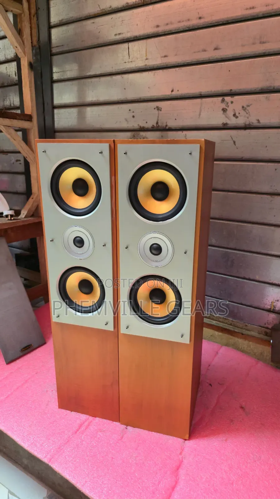 Uk Used Accusound Om700 Tower Speaker
