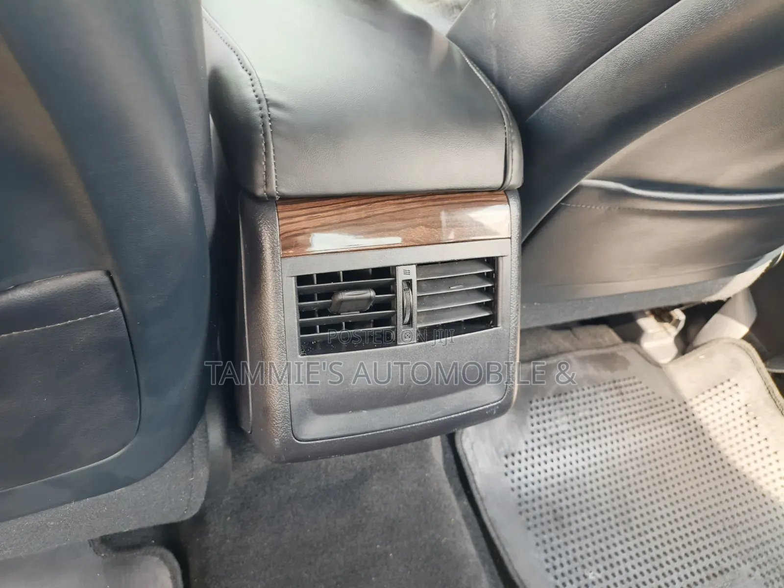 Toyota Avalon XLE 4dr Sedan (3.5L 6cyl 6A) 2014 Silver