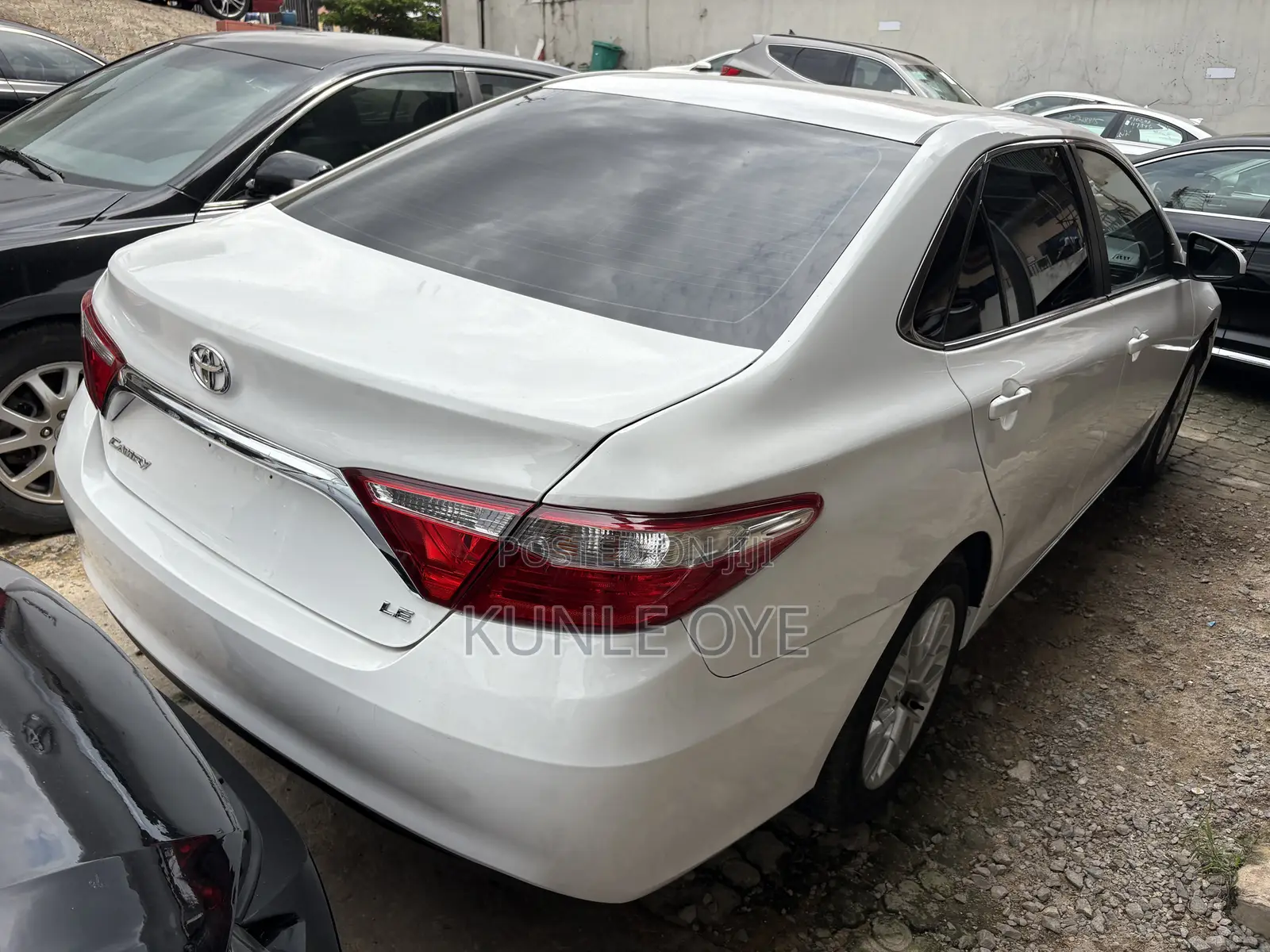 Toyota Camry LE 4dr Sedan (2.5L 4cyl 6A) 2017 White