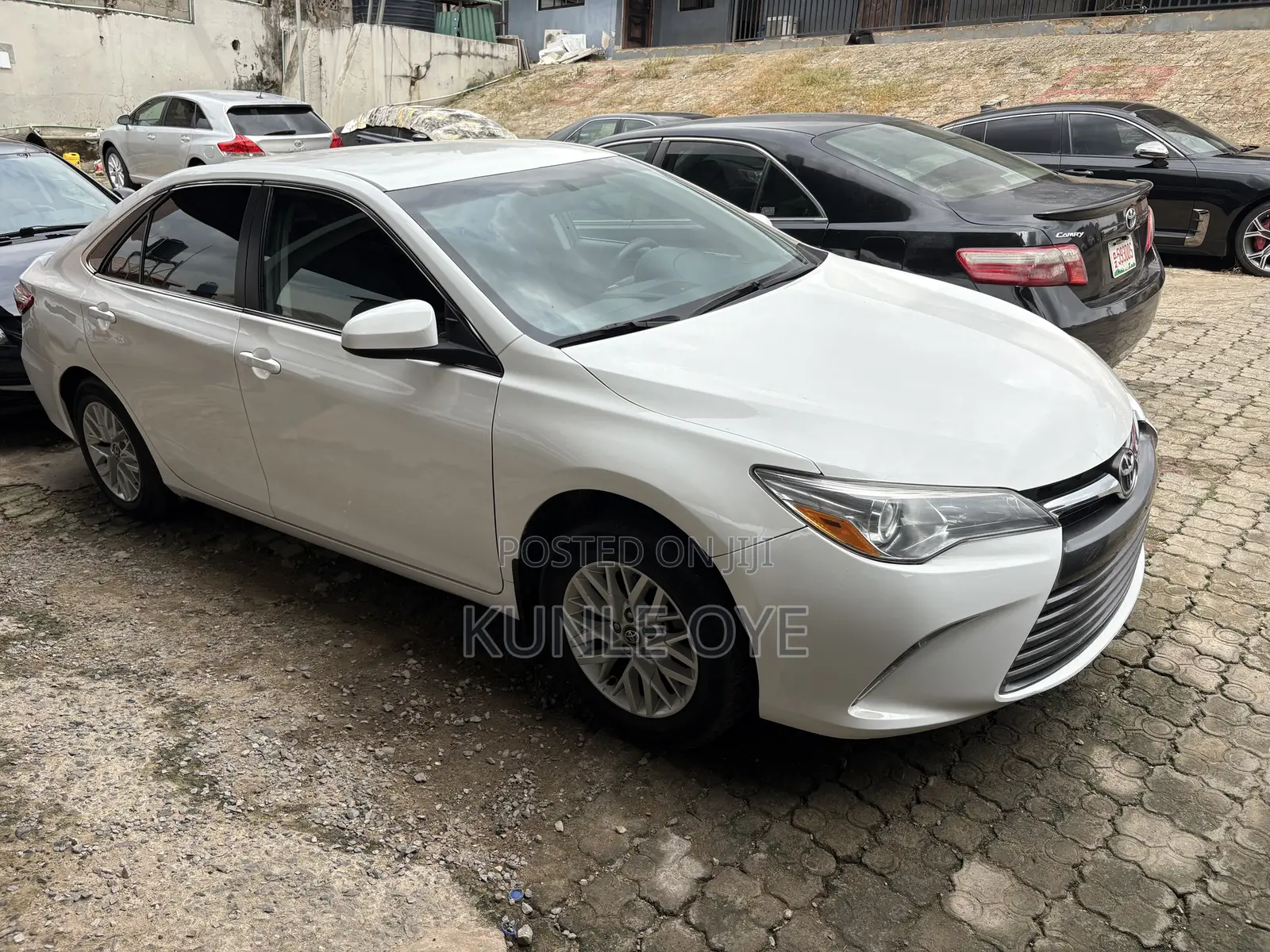 Toyota Camry LE 4dr Sedan (2.5L 4cyl 6A) 2017 White