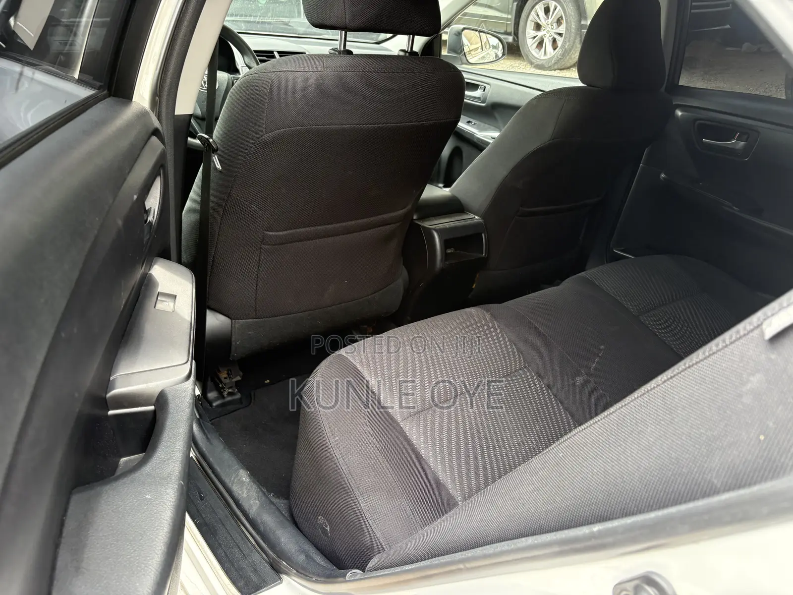 Toyota Camry LE 4dr Sedan (2.5L 4cyl 6A) 2017 White