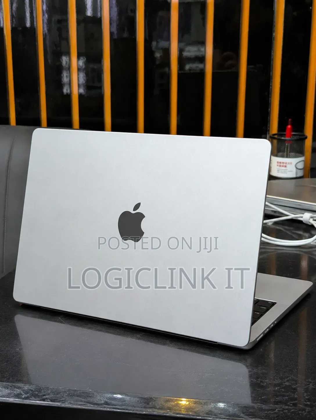 Laptop Apple MacBook Pro 2023 M3 Pro 36GB Apple M3 Pro SSD 512GB
