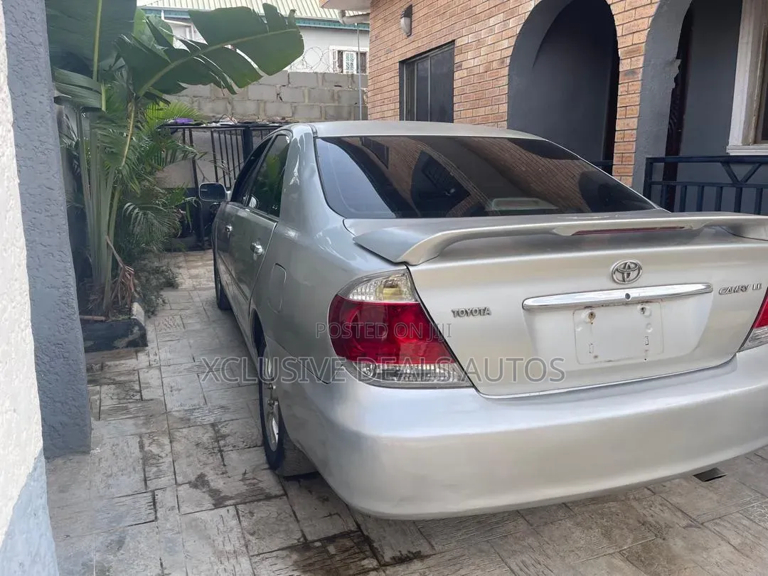 Toyota Camry LE 4dr Sedan (2.4L 4cyl 5A) 2005 Silver