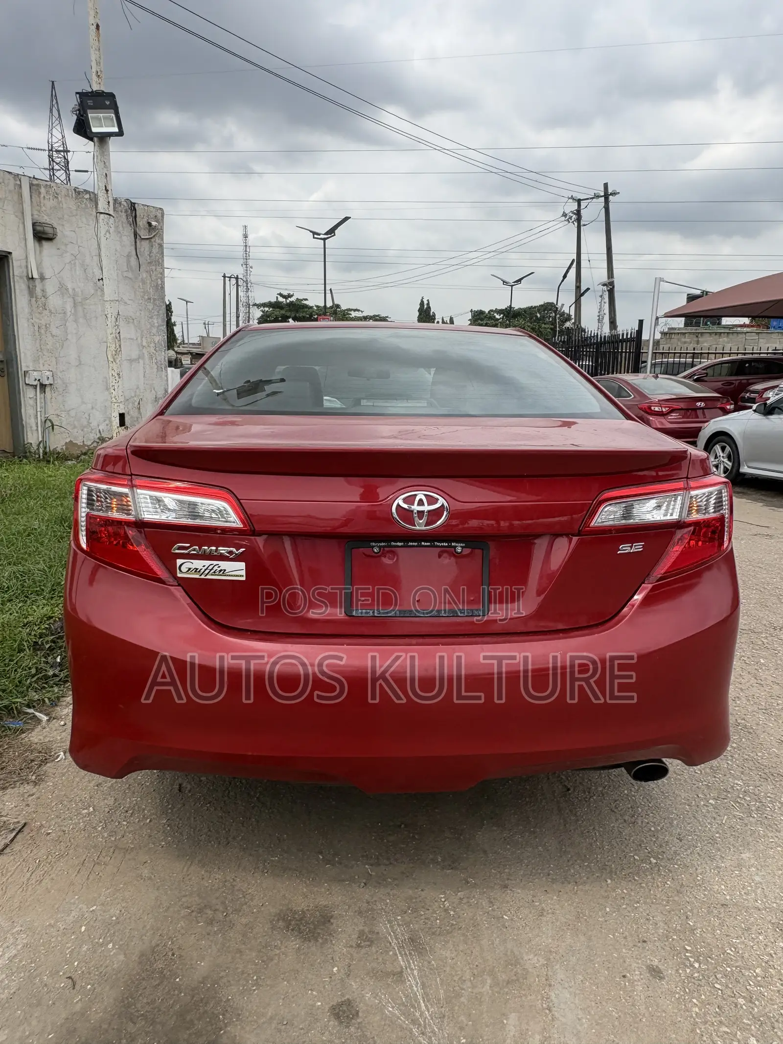 Toyota Camry SE 4dr Sedan (2.5L 4cyl 6A) 2013 Red
