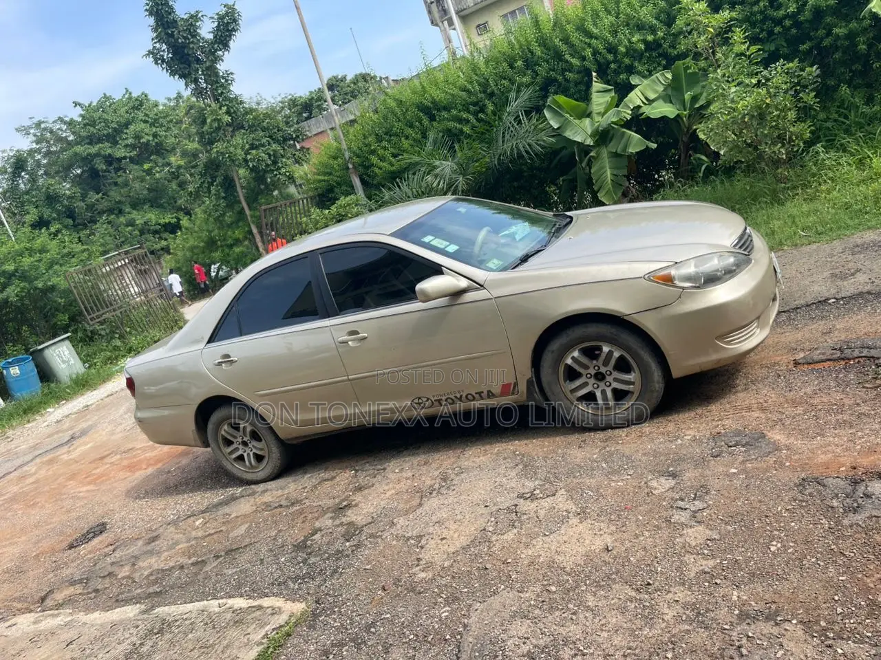 Toyota Camry LE 4dr Sedan (2.4L 4cyl 5A) 2005 Gold
