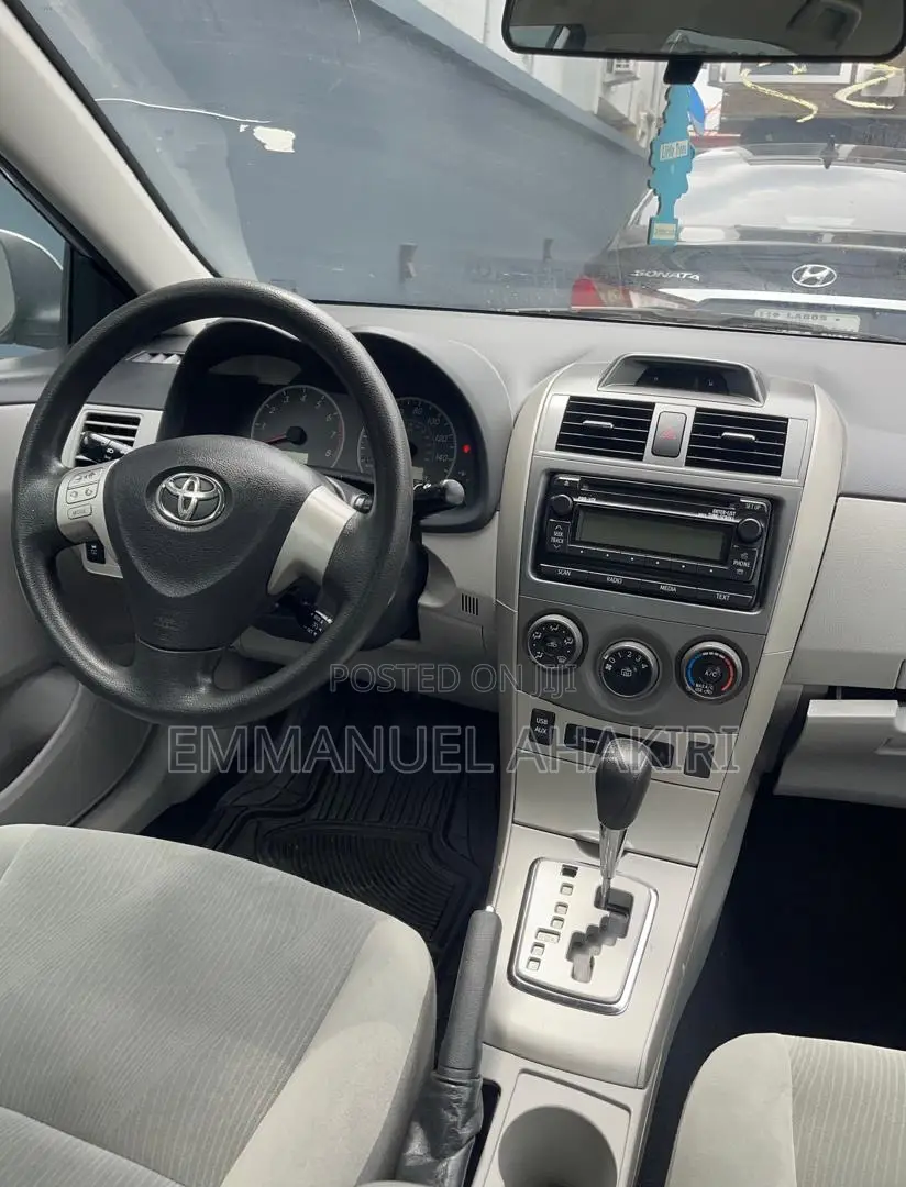Toyota Corolla 2012 Silver