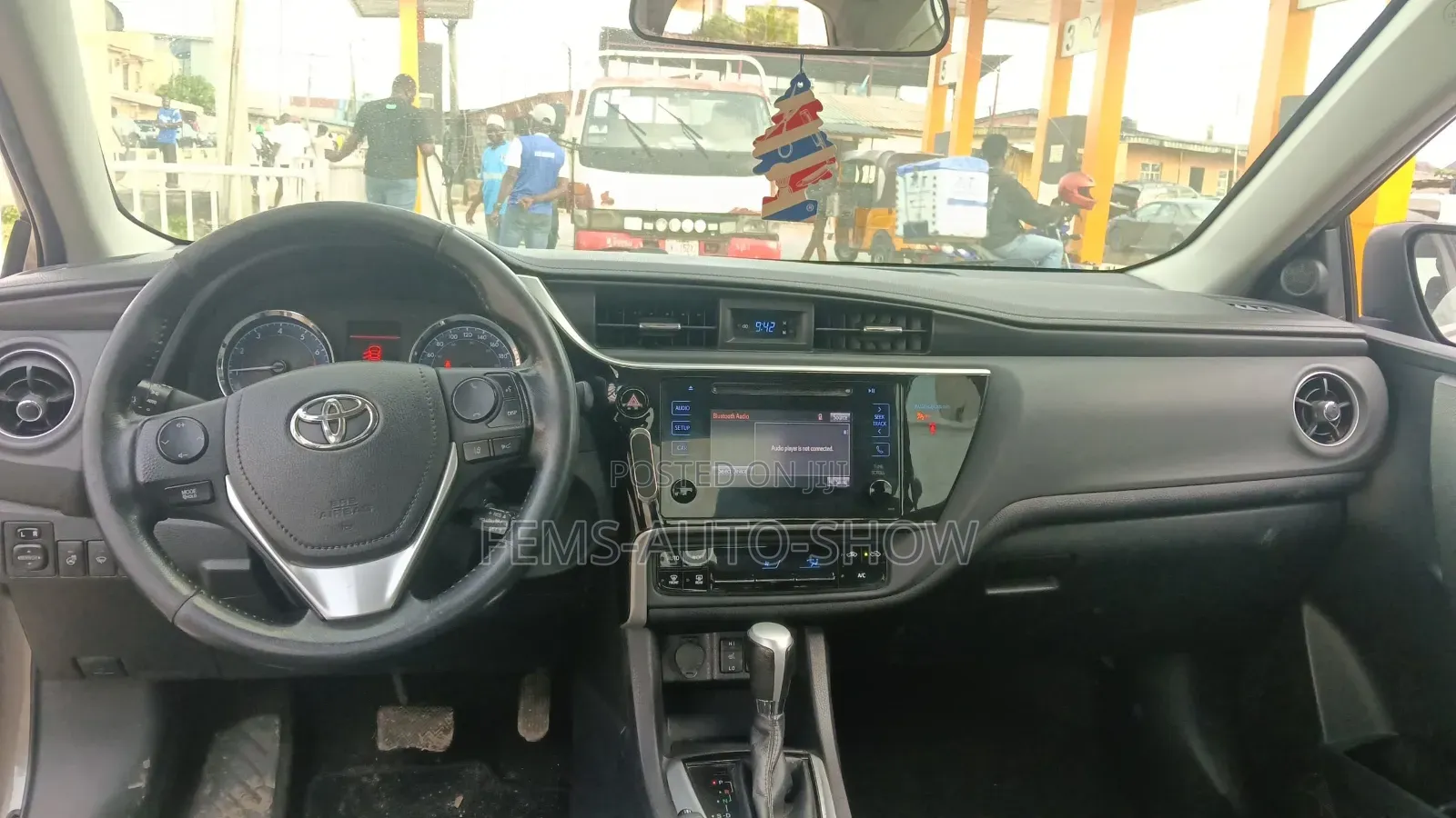Toyota Corolla LE Eco (1.8L 4cyl 2A) 2019 Gray
