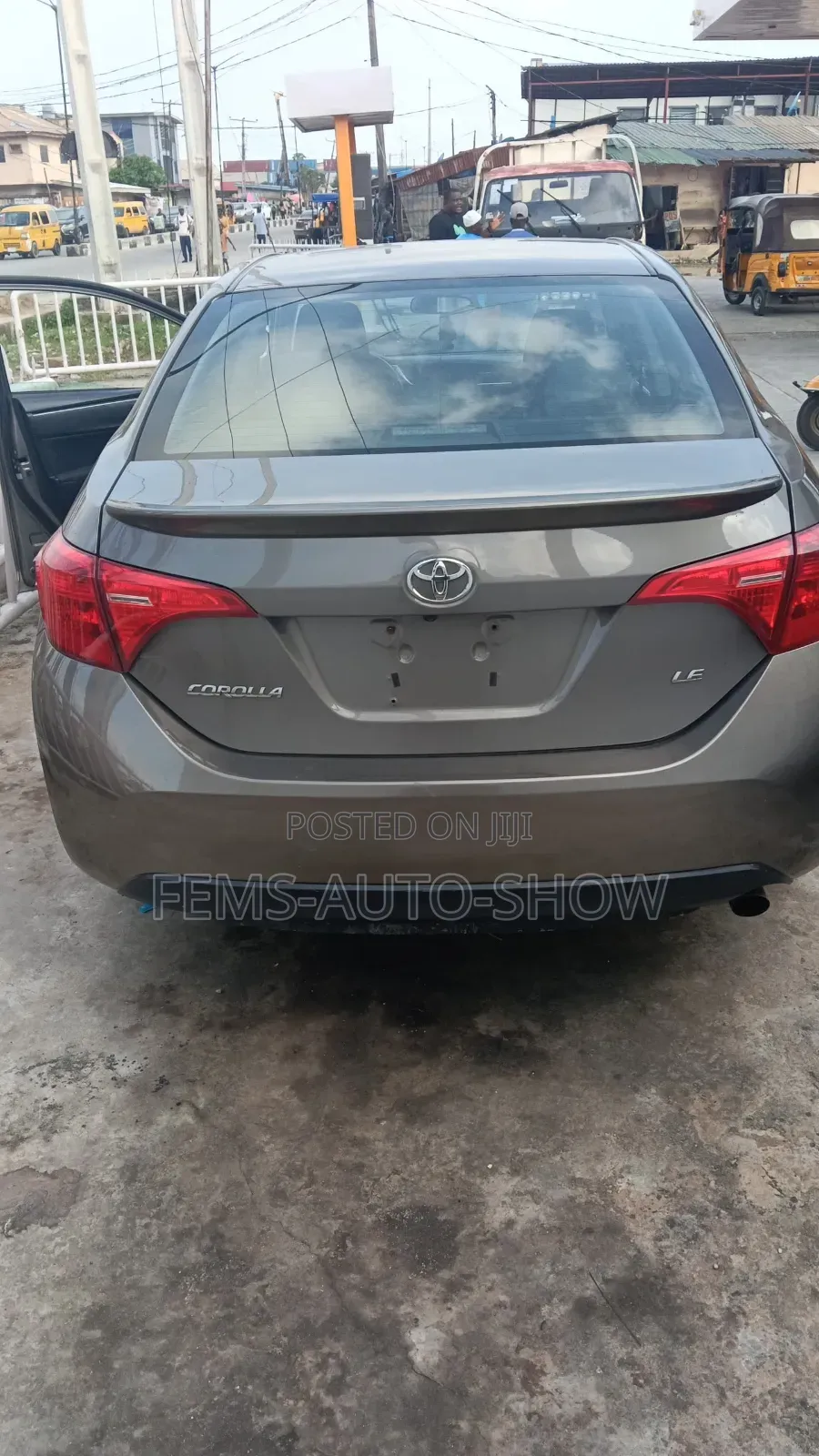Toyota Corolla LE Eco (1.8L 4cyl 2A) 2019 Gray