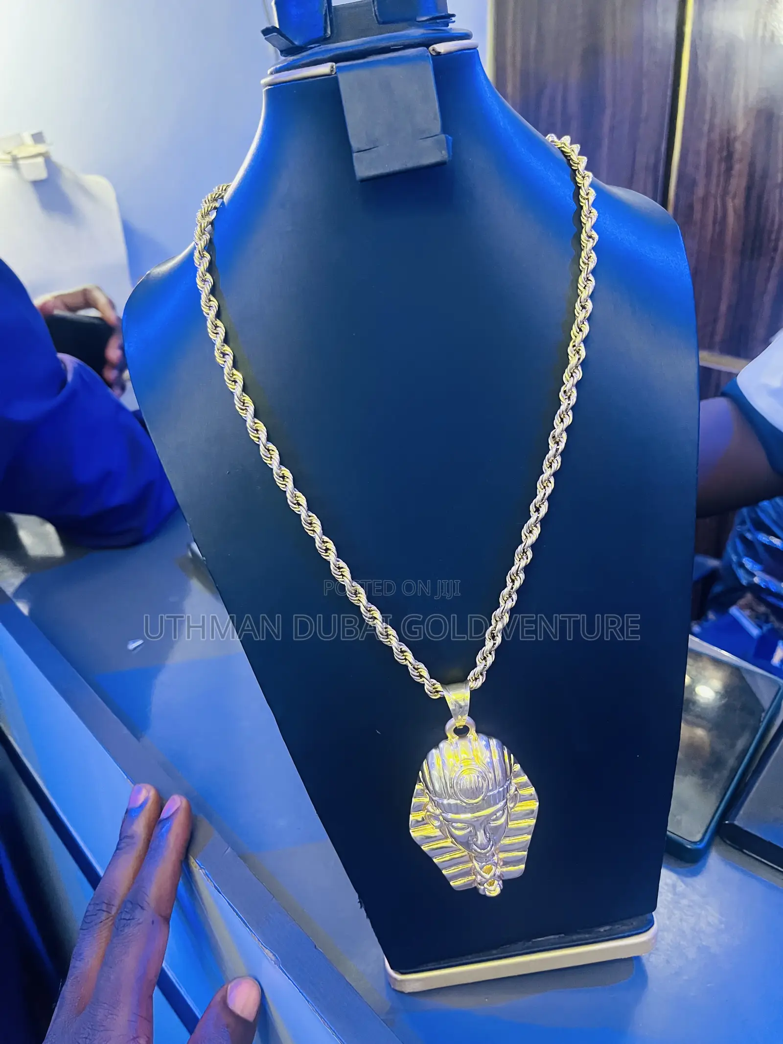18 Karat Gold Twist Necklace Pharaoh Pendent