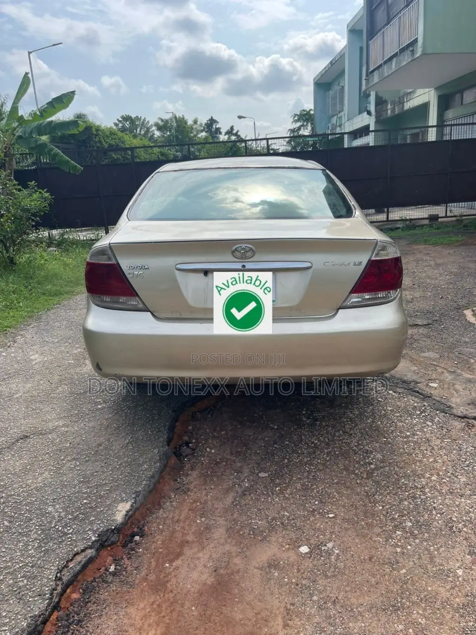 Toyota Camry LE 4dr Sedan (2.4L 4cyl 5A) 2005 Gold
