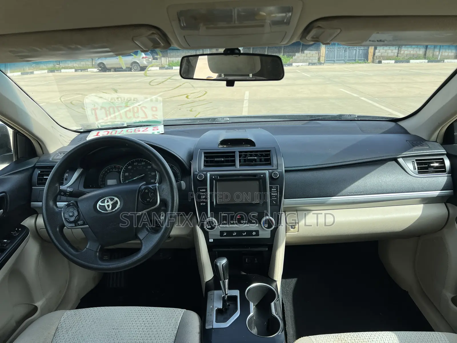 Toyota Camry LE 4dr Sedan (2.5L 4cyl 6A) 2014 Gold