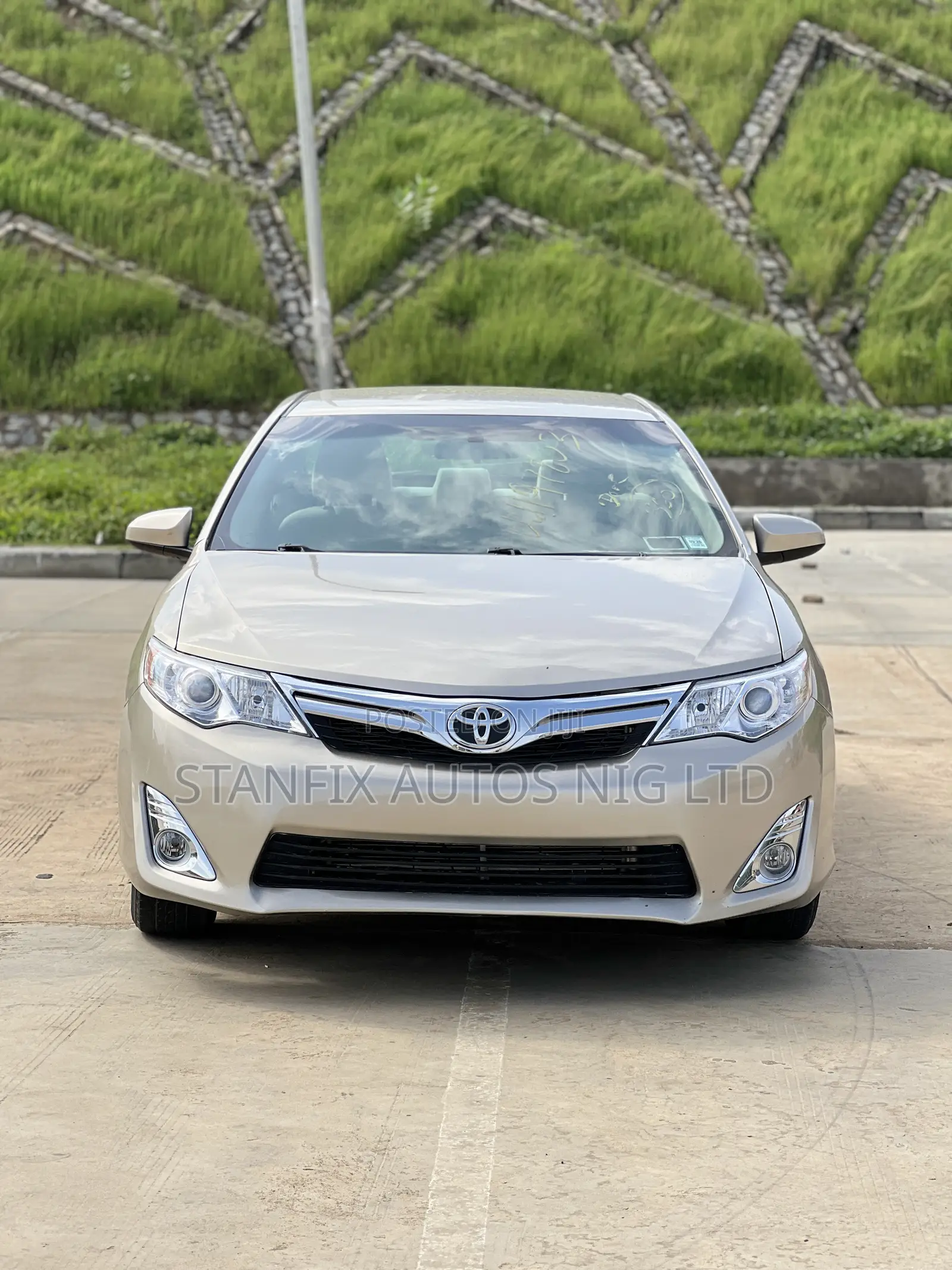 Toyota Camry LE 4dr Sedan (2.5L 4cyl 6A) 2014 Gold