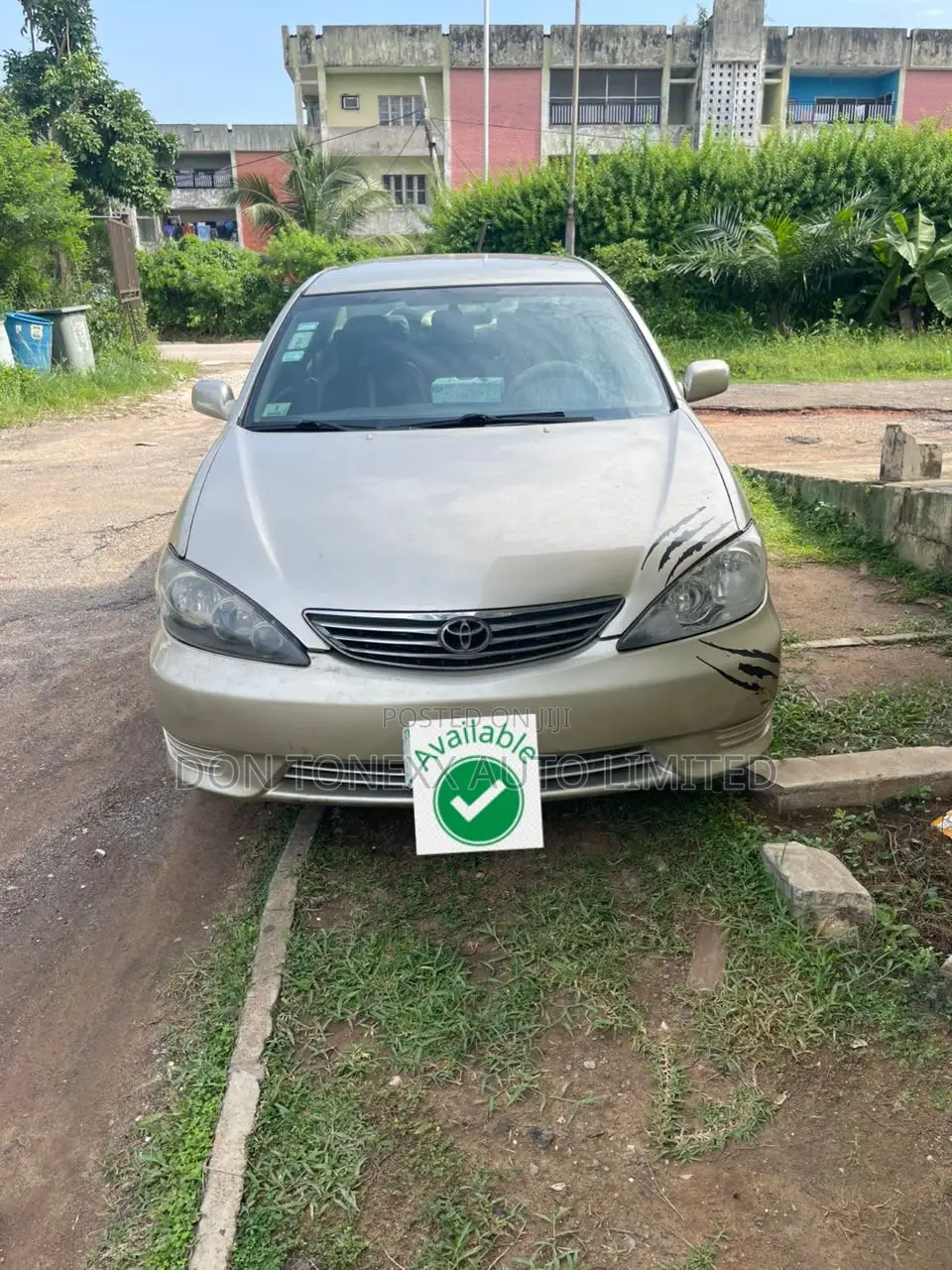 Toyota Camry LE 4dr Sedan (2.4L 4cyl 5A) 2005 Gold