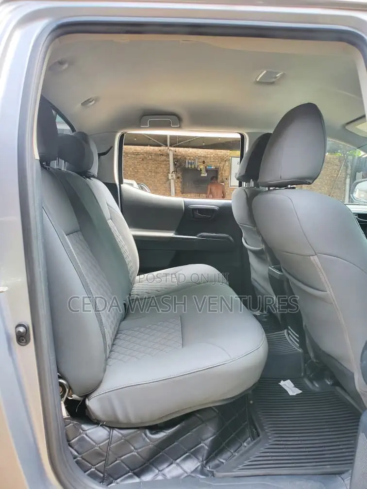 Toyota Tacoma 2018 Silver