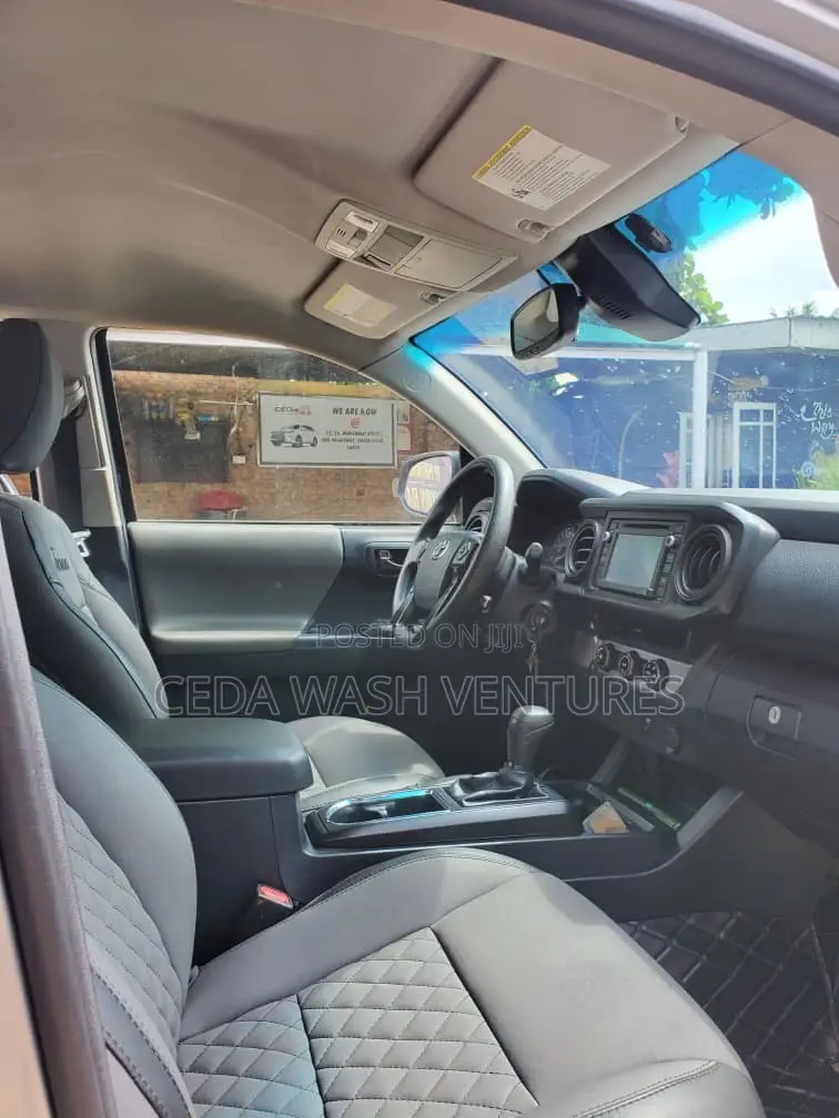Toyota Tacoma 2018 Silver