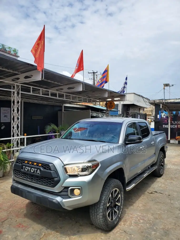 Toyota Tacoma 2018 Silver