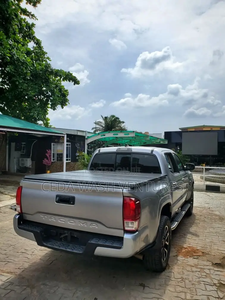 Toyota Tacoma 2018 Silver