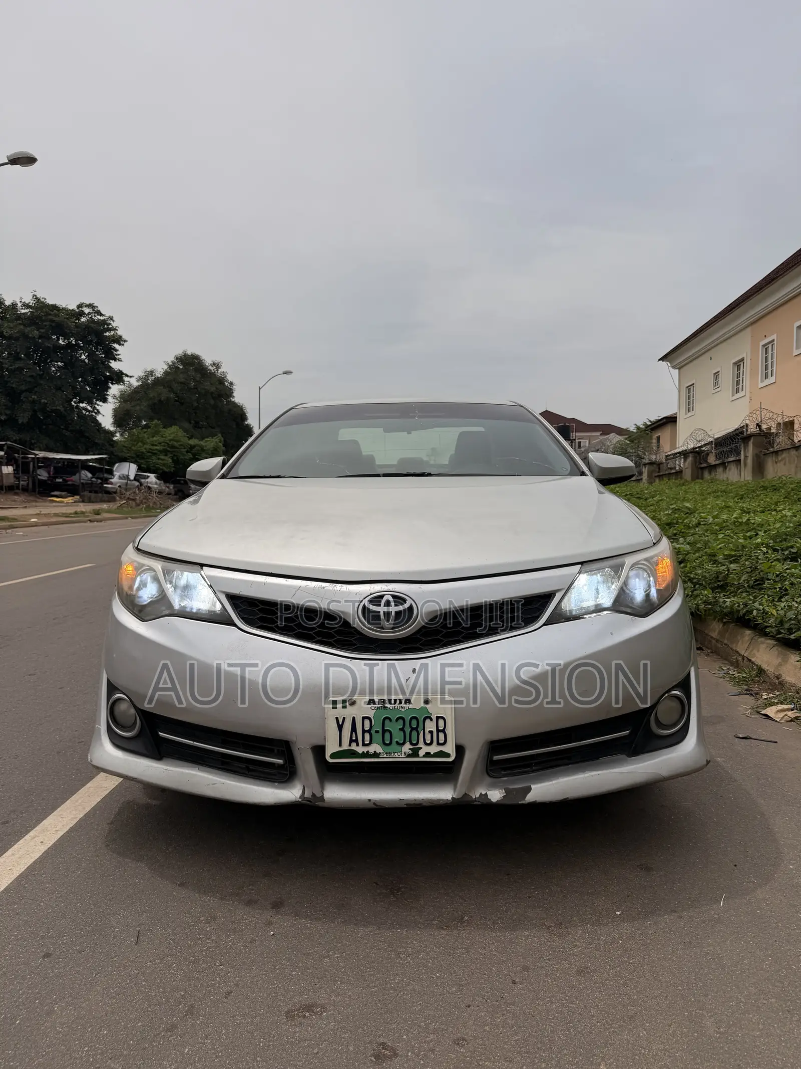 Toyota Camry SE 4dr Sedan (2.5L 4cyl 6A) 2013 Silver