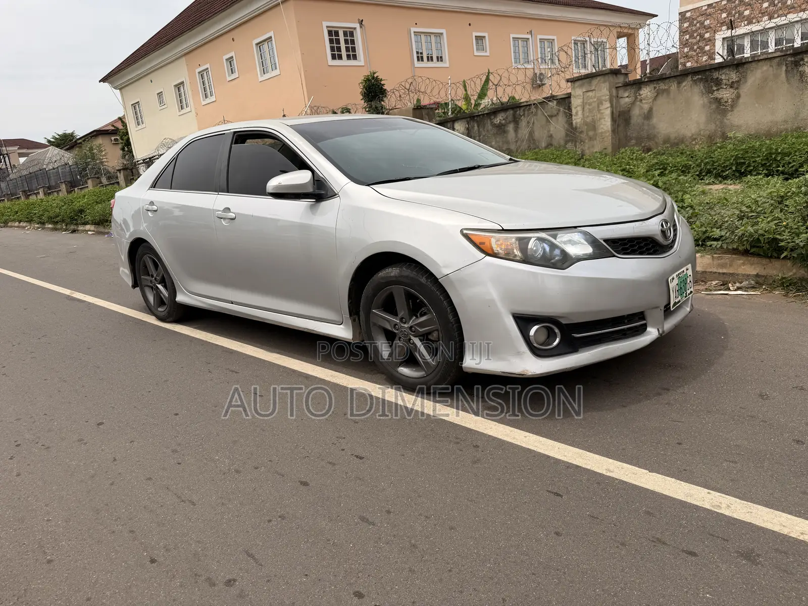 Toyota Camry SE 4dr Sedan (2.5L 4cyl 6A) 2013 Silver