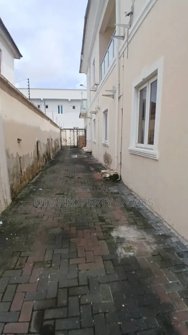 5bdrm Duplex in Lekki Phase 1 for sale