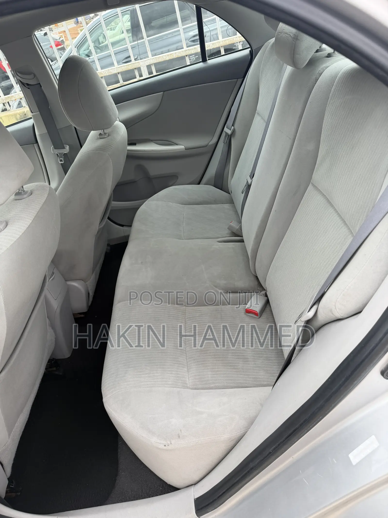 Toyota Corolla LE 4dr Sedan (1.8L 4cyl 4A) 2010 Silver