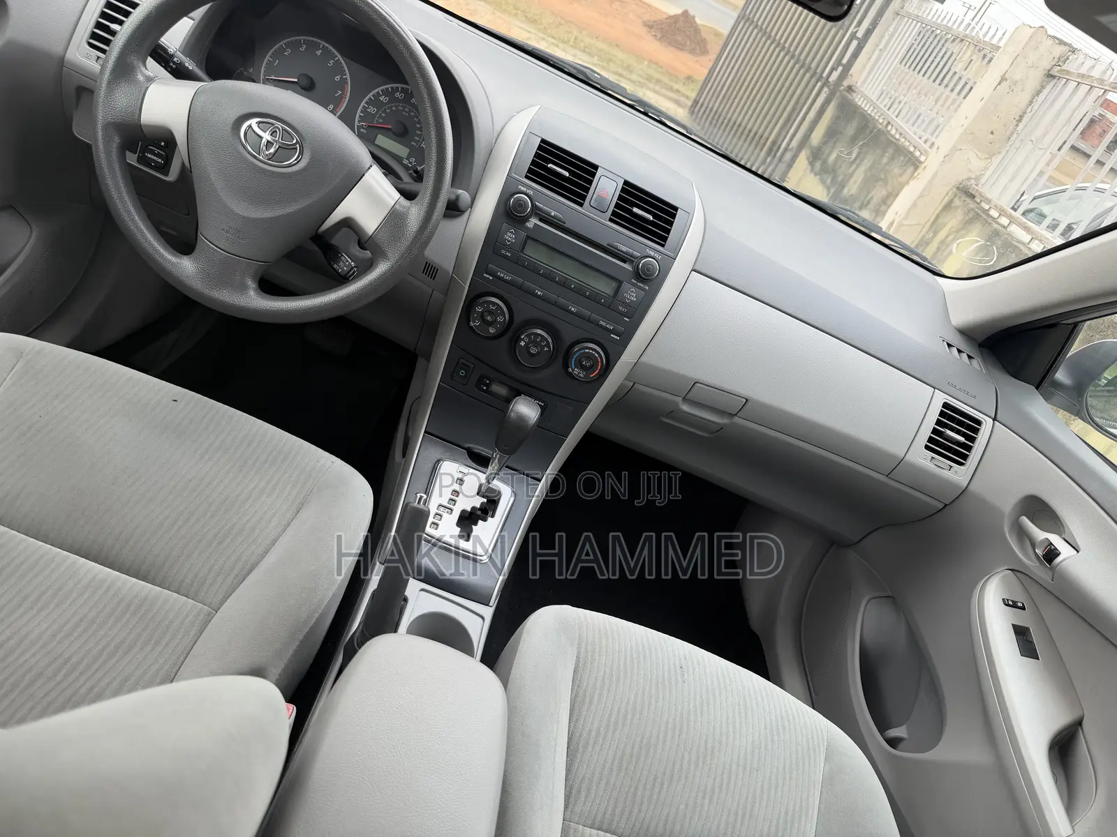 Toyota Corolla LE 4dr Sedan (1.8L 4cyl 4A) 2010 Silver