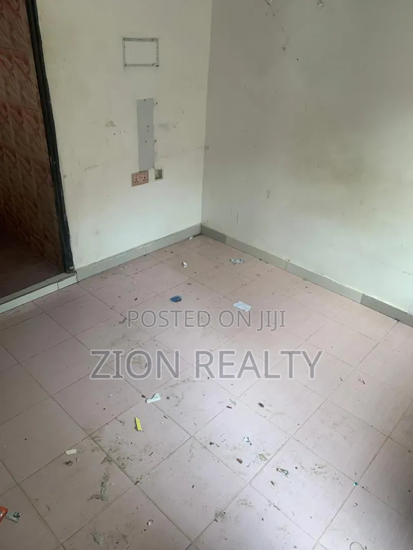 1bdrm Bedsitter in New Road, Awoyaya for rent